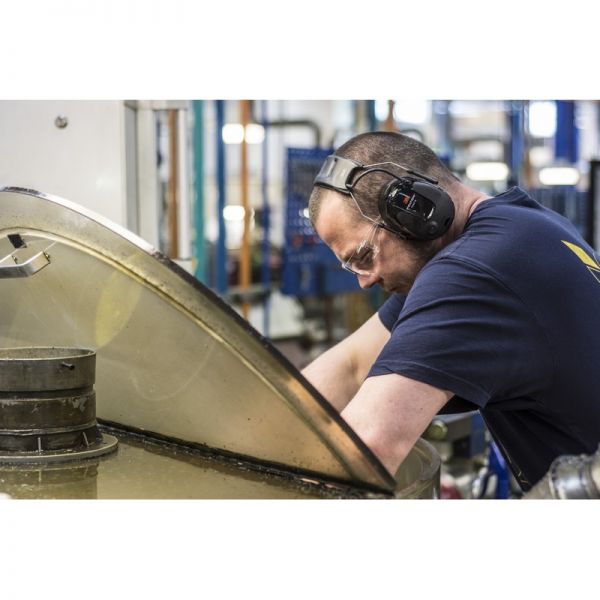 3M Peltor ProTac III - Headband - In use