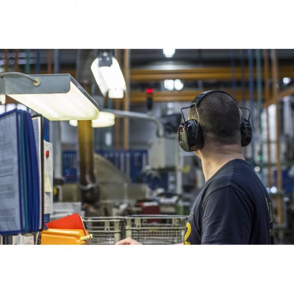 3M Peltor ProTac III - Headband - In use